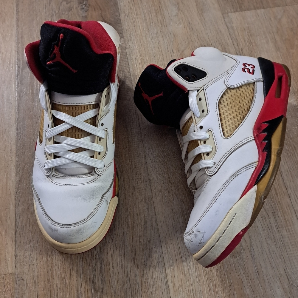 Air Jordan 5 Retro White Red Sneakers Iconic "23" Branding Embroidery Men's 9.5